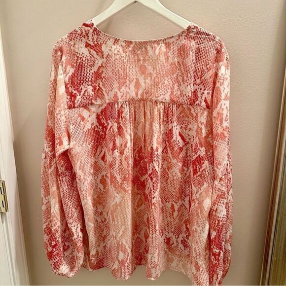 CAbi Bethany, Pink Blouse with Baloon Sleeves. - Picture 5 of 6